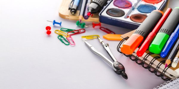 varie-forniture-colorate-per-la-scuola_23-2147655988